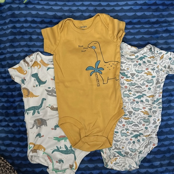 Carter’s 9m bodysuits - Picture 2 of 3